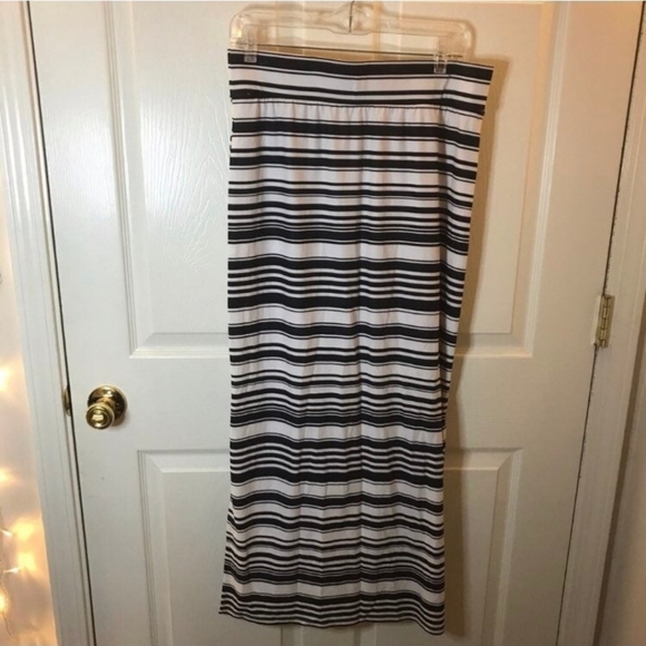 Maurices black and white stripe maxi skirt with slit Medium - Picture 2 of 4